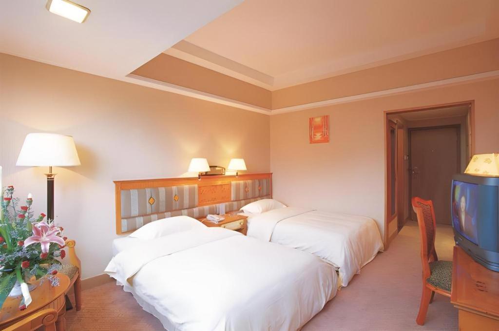 Wings Hotel Гуанчжоу Экстерьер фото