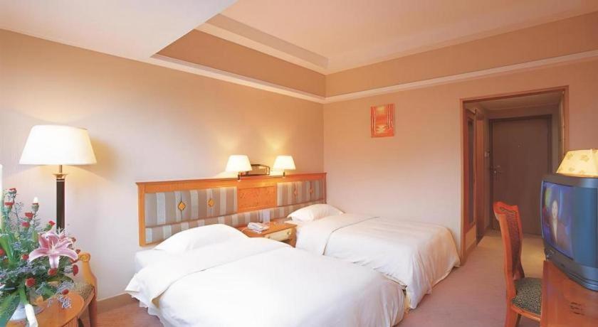 Wings Hotel Гуанчжоу Экстерьер фото